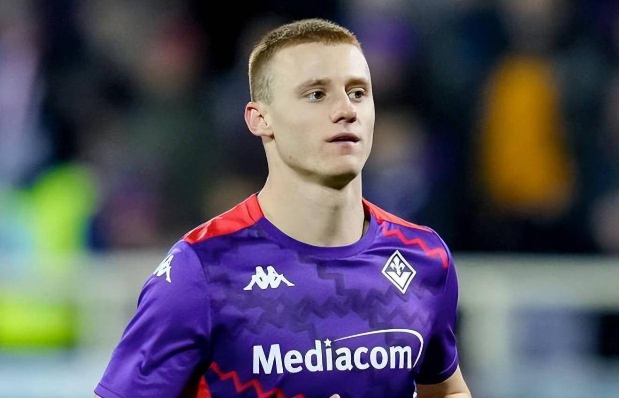 据报道，曼联计划在夏季以8900万英镑收购3名意甲球星