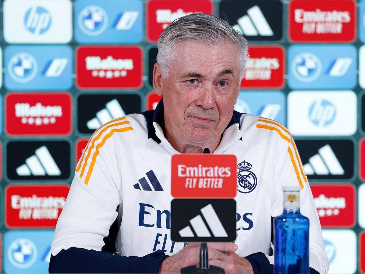 皇马客场对阵巴萨赛前，安切洛蒂回应换帅传闻，他这样评价阿隆索