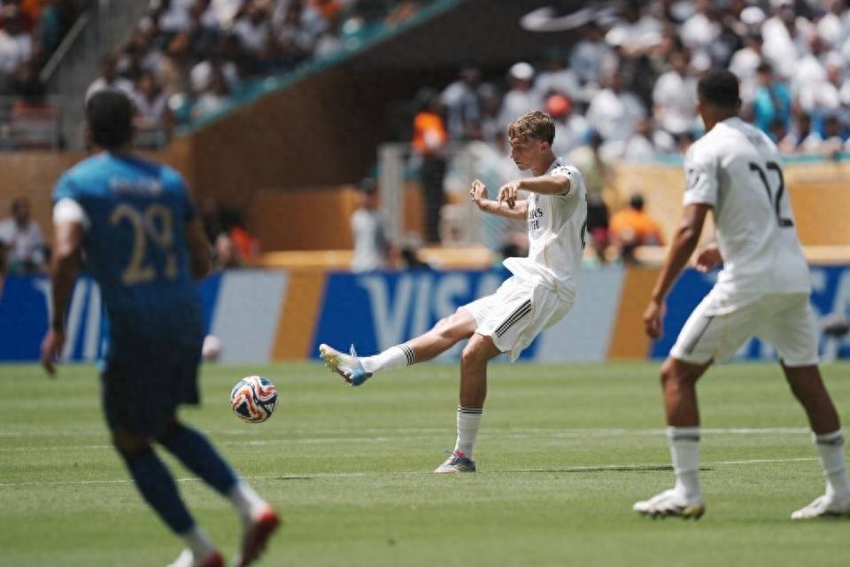 欧洲豪门全力拼搏，多特险被绝平，国米读秒绝杀世俱杯火爆升级